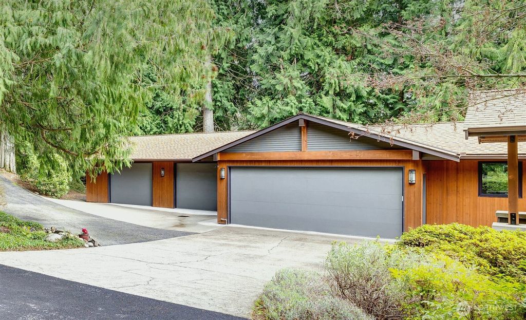 Photo of 12323 206th Place SE, Issaquah, WA 98027 (MLS # 2433290)