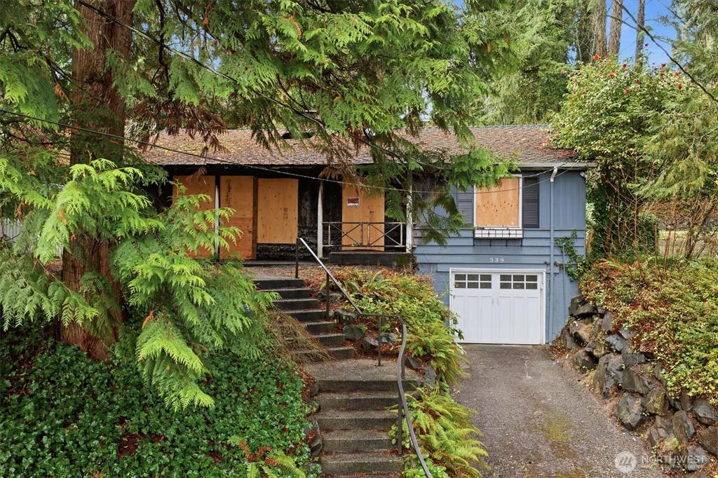 Photo of 339 108th Avenue SE, Bellevue, WA 98004 (MLS # 2537762)