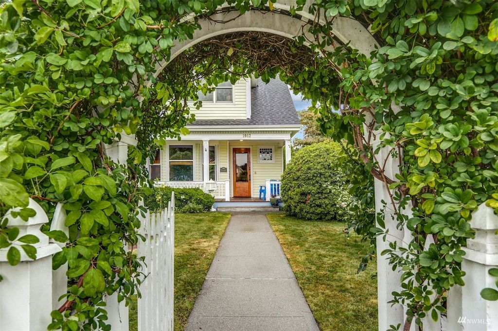 Photo of 1912 Rucker Avenue, Everett, WA 98201 (MLS # 1985725)