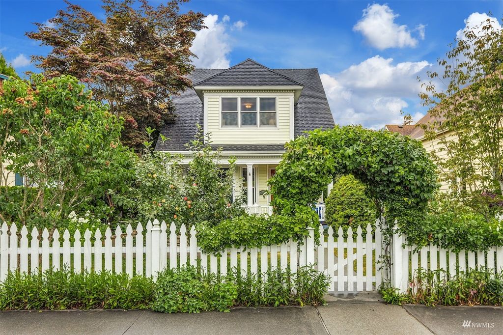 Photo of 1912 Rucker Avenue, Everett, WA 98201 (MLS # 1985725)