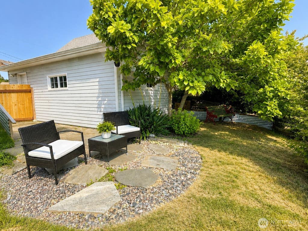 Photo of 3528 Hoyt Avenue, Everett, WA 98201 (MLS # 2565564)