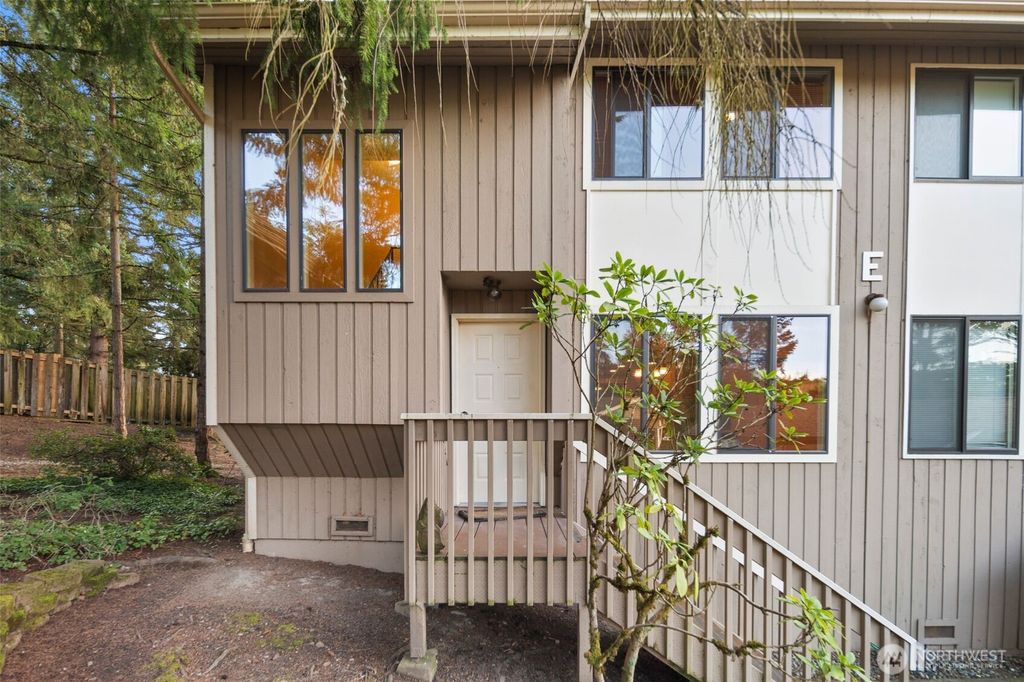 Photo of 1800 Grant Avenue S #E2, Renton, WA 98055 (MLS # 2355701)