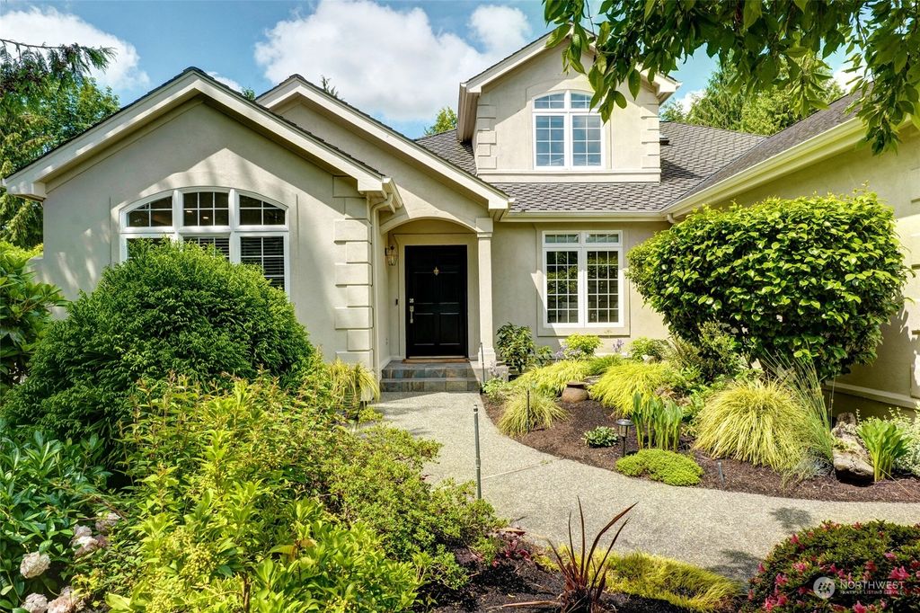 Photo of 13215 180th Avenue NE, Redmond, WA 98052 (MLS # 2130044)