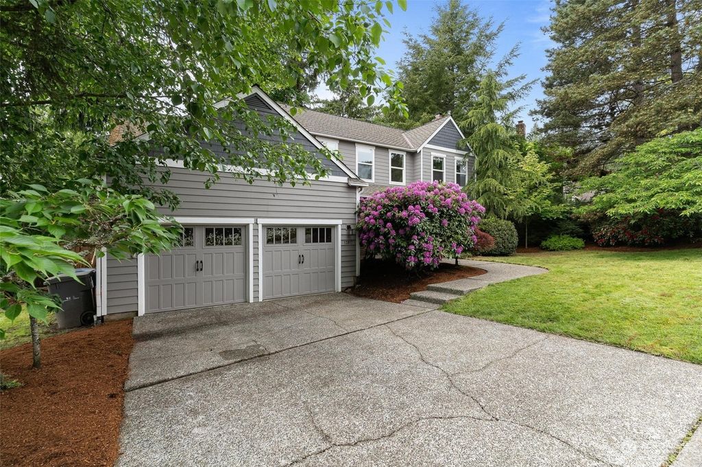 Photo of 13817 178th Avenue NE, Redmond, WA 98052 (MLS # 2242842)