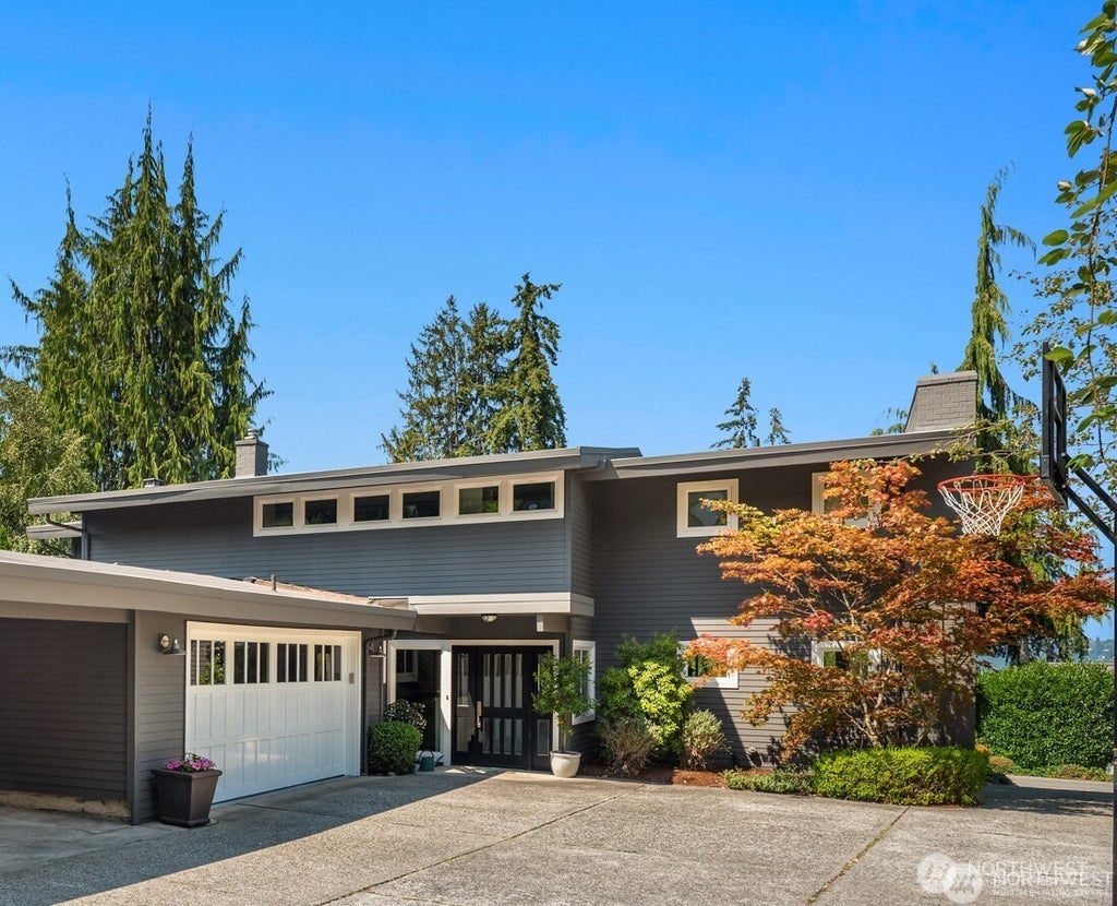 Photo of 4600 92nd Avenue NE, Yarrow Point, WA 98004 (MLS # 2585659)