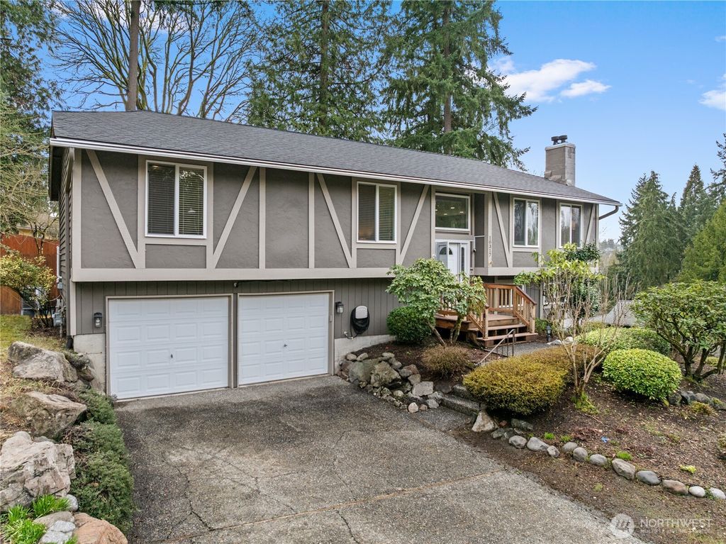 Photo of 10317 NE 123rd Place, Kirkland, WA 98034 (MLS # 2488613)