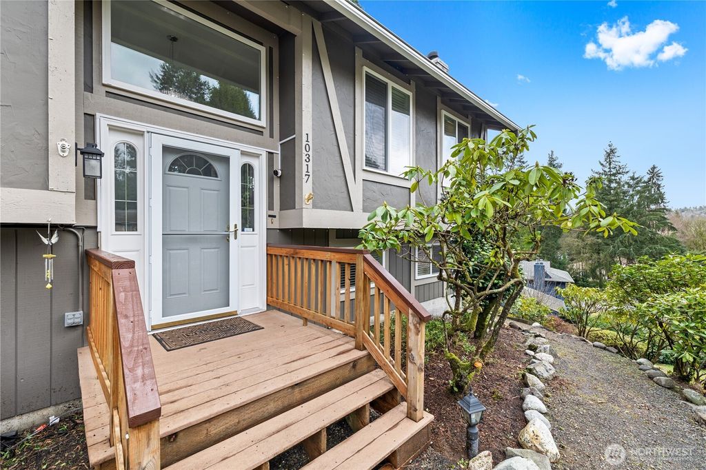 Photo of 10317 NE 123rd Place, Kirkland, WA 98034 (MLS # 2488613)