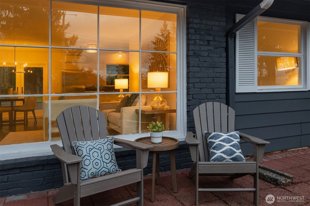 Photo of 16628 SE 26th Street, Bellevue, WA 98008 (MLS # 2523032)