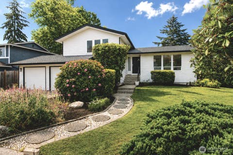 Photo of 4303 NE 24th Street, Renton, WA 98059 (MLS # 2546007)