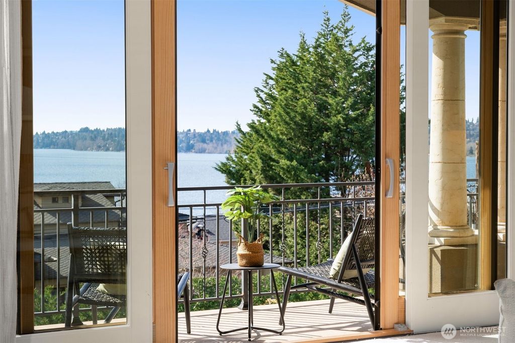 Photo of 410 8th Avenue W, Kirkland, WA 98033 (MLS # 2459176)