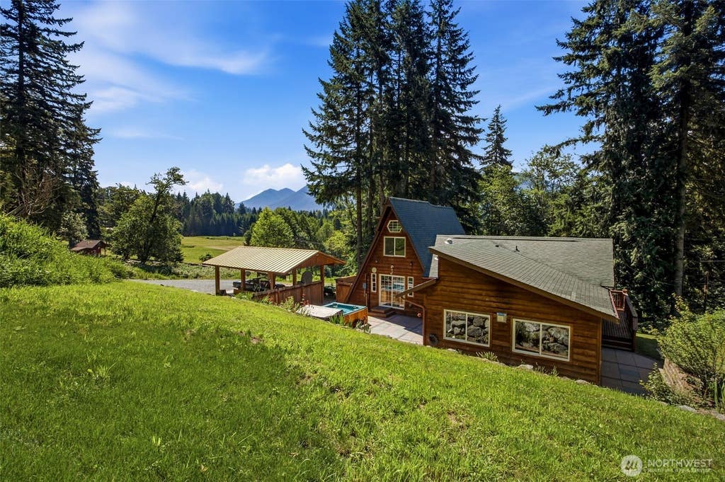 Photo of 33217 Mount Tahoma Canyon Road E, Ashford, WA 98304 (MLS # 2551111)
