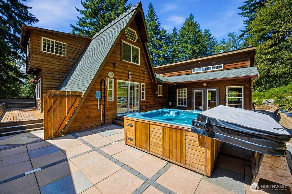 Photo of 33217 Mount Tahoma Canyon Road E, Ashford, WA 98304 (MLS # 2551111)