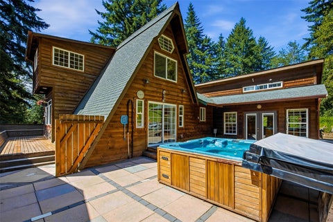 Photo of 33217 Mount Tahoma Canyon Road E, Ashford, WA 98304 (MLS # 2551111)