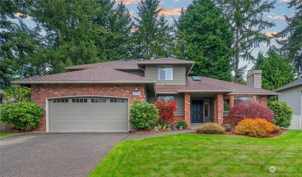Photo of 32720 13th Avenue SW, Federal Way, WA 98023 (MLS # 2219783)