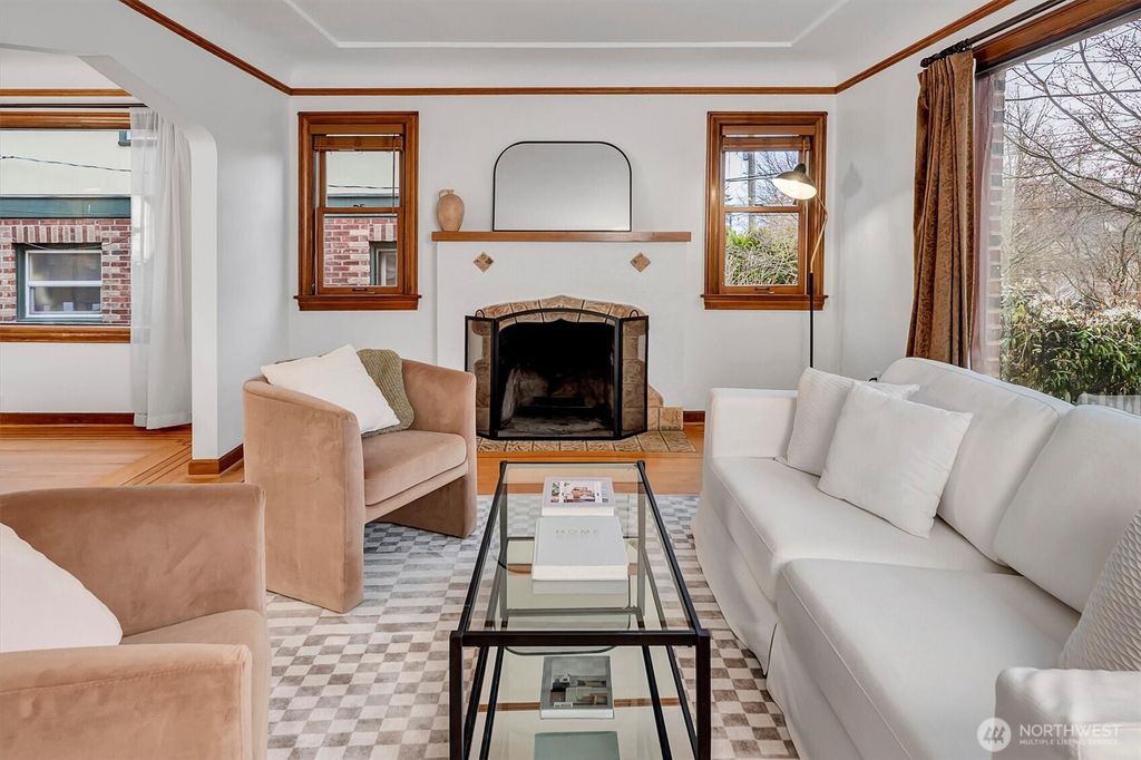 Photo of 6752 9th Avenue NW, Seattle, WA 98117 (MLS # 2487079)