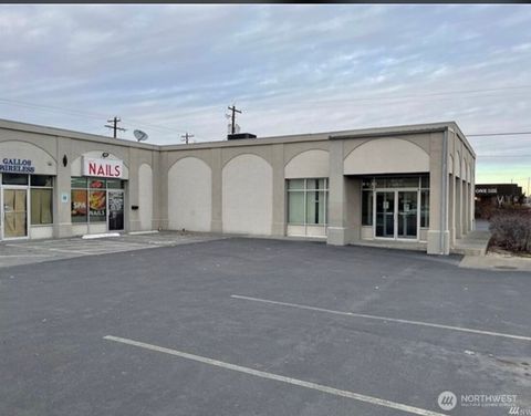 Photo of 210 E 3rd Avenue #A, Moses Lake, WA 98837 (MLS # 2465885)