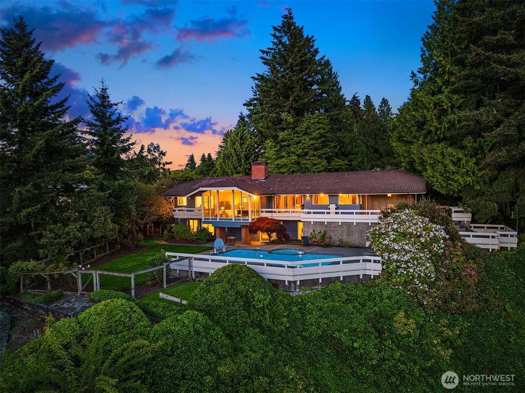 Photo of 660 SW 199th Place, Normandy Park, WA 98166 (MLS # 2375455)