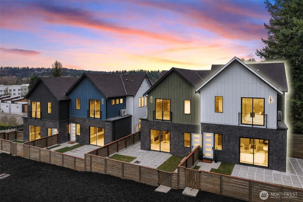 Photo of 18607 104th Avenue NE #B, Bothell, WA 98011 (MLS # 2469394)