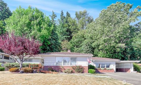 Photo of 2116 Cascade Way, Longview, WA 98632 (MLS # 2495045)