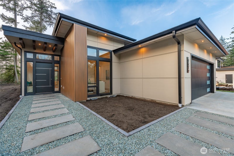 5695 Lux Lane