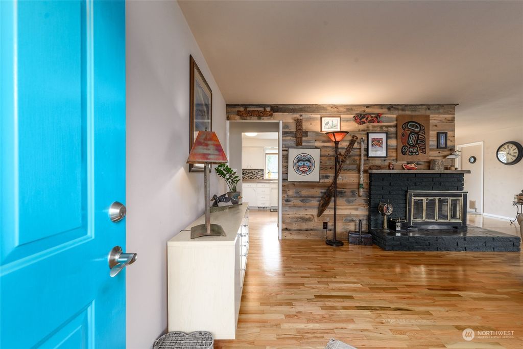 Photo of 3913 SE 11th St St, Renton, WA 98058 (MLS # 2180570)