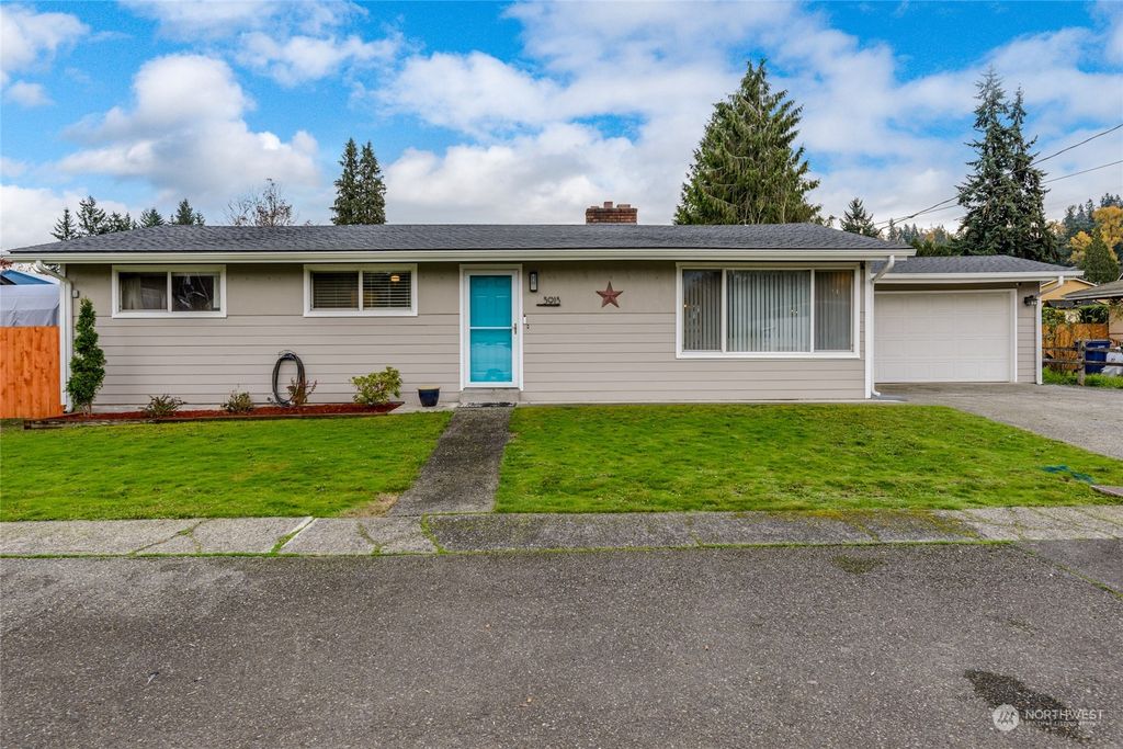 Photo of 3913 SE 11th St St, Renton, WA 98058 (MLS # 2180570)