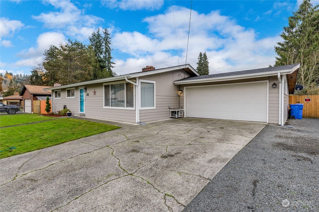 Photo of 3913 SE 11th St St, Renton, WA 98058 (MLS # 2180570)