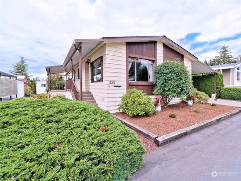 Photo of 620 112th Street SE #223, Everett, WA 98208 (MLS # 2246318)