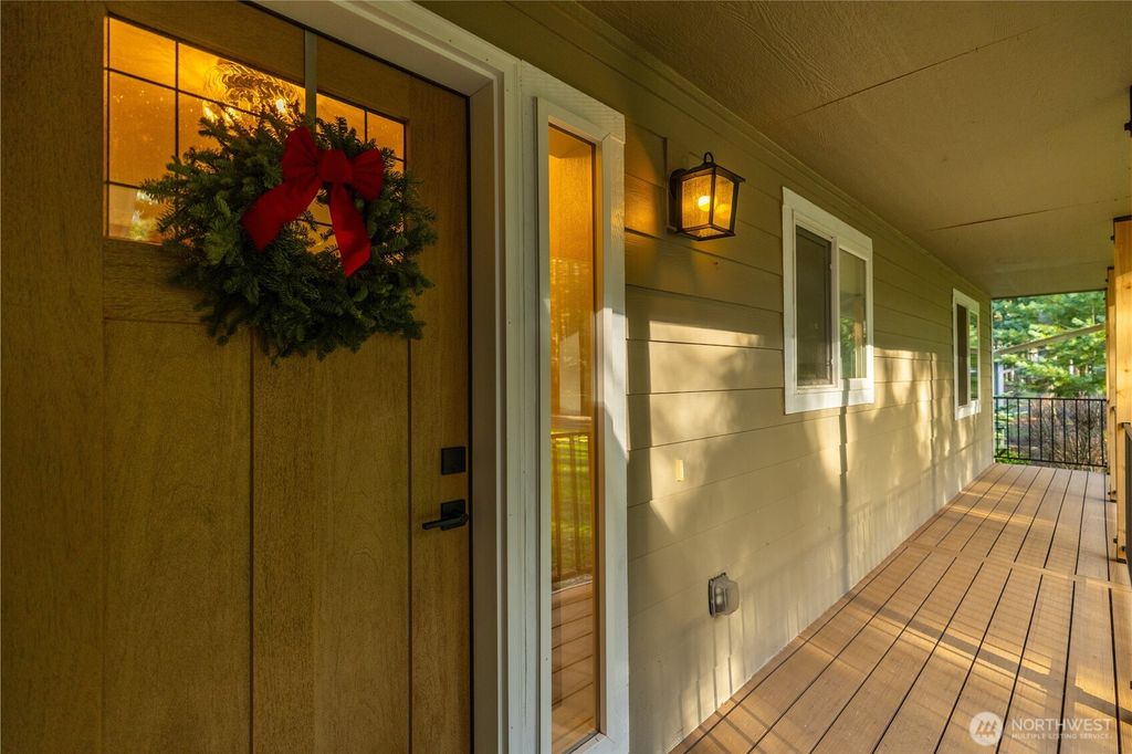 Photo of 18727 Woodburn Court SE, Yelm, WA 98597 (MLS # 2467019)