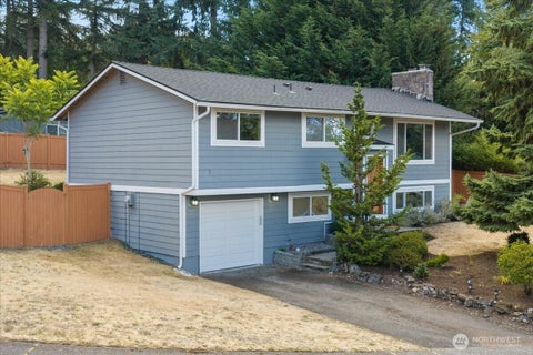 Photo of 9210 166th Place NE, Redmond, WA 98052 (MLS # 2579454)