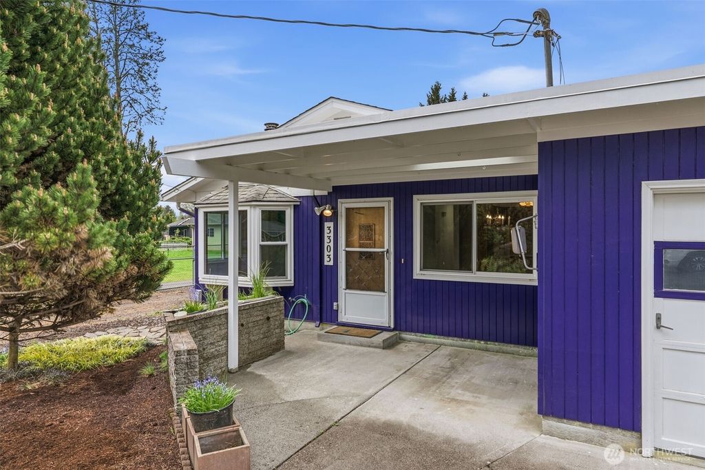 Photo of 3303 Olympia Way, Longview, WA 98632 (MLS # 2505564)