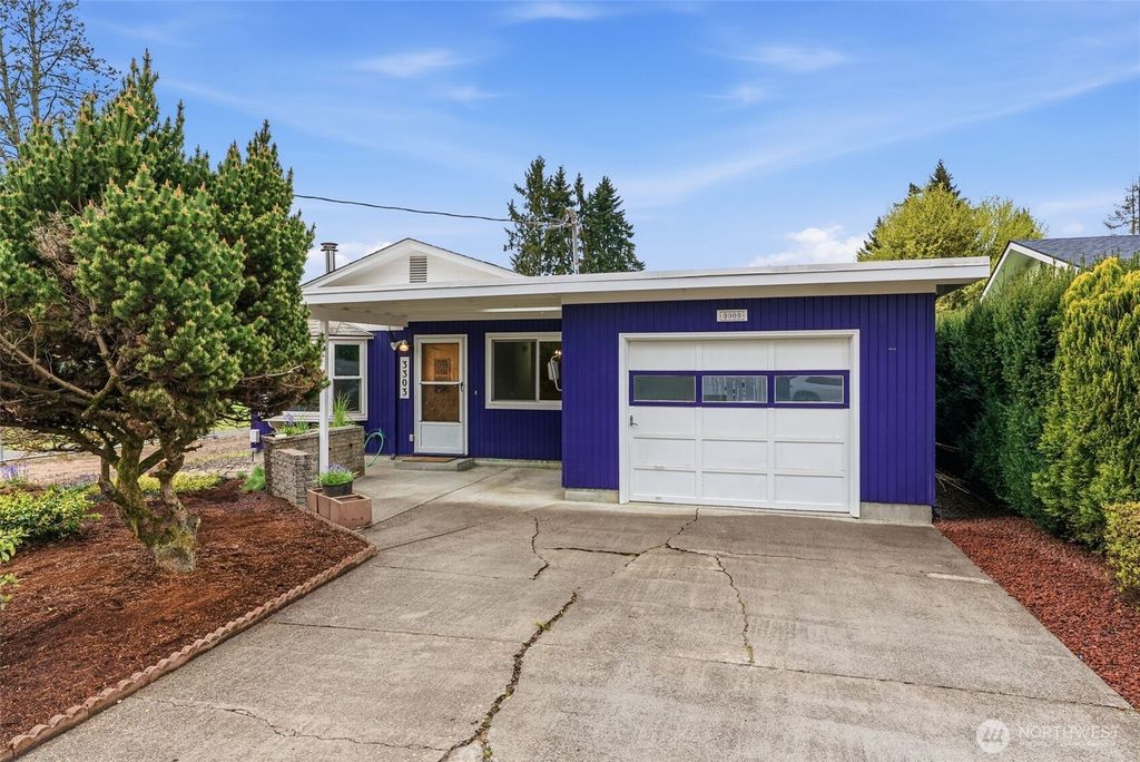 Photo of 3303 Olympia Way, Longview, WA 98632 (MLS # 2505564)