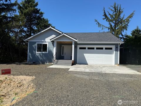 Photo of 420 Cygnus Avenue SW, Ocean Shores, WA 98569 (MLS # 2406015)