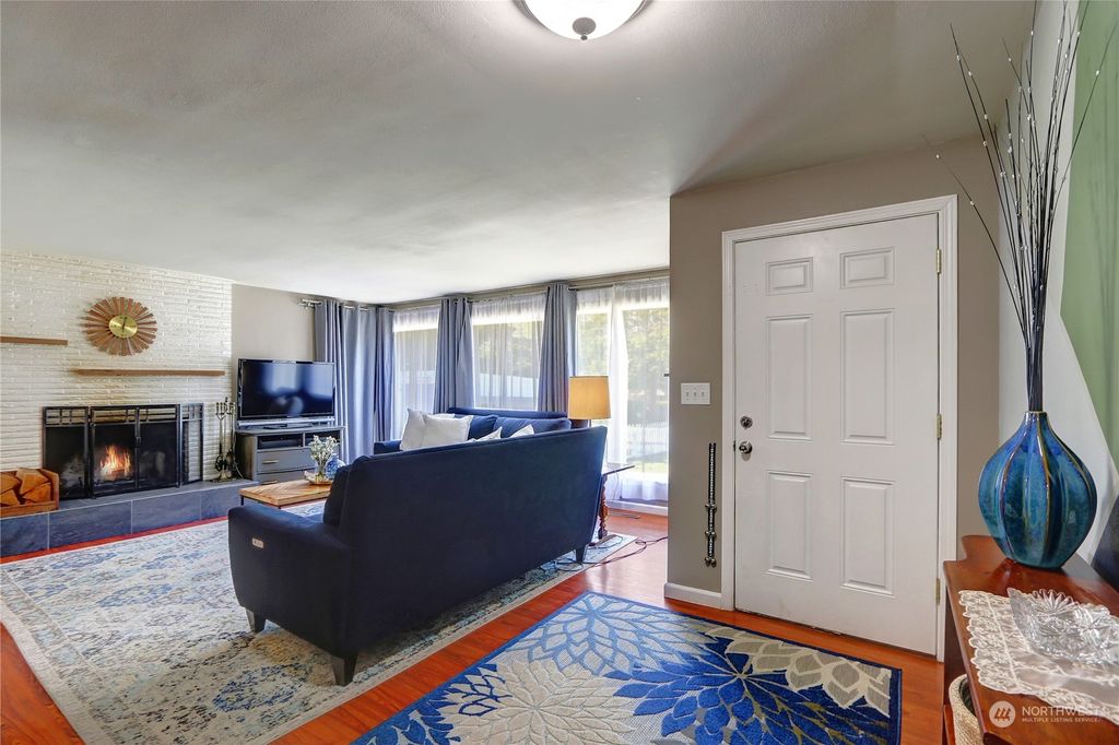 Photo of 1800 Jones Avenue NE, Renton, WA 98056 (MLS # 2063139)