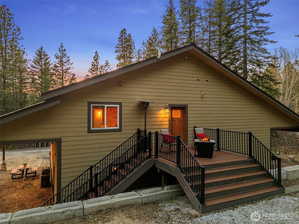 Photo of 2474 Tamarack Crest Crst, Leavenworth, WA 98826 (MLS # 2505160)