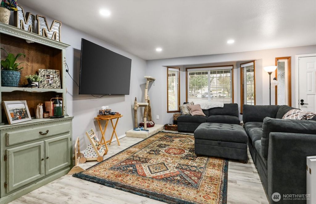 Photo of 1585 NW 2nd Avenue, Oak Harbor, WA 98277 (MLS # 2468221)