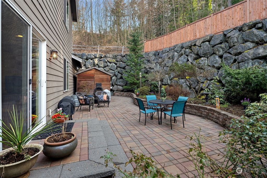 Photo of 20216 13th Avenue W, Lynnwood, WA 98036 (MLS # 2046189)