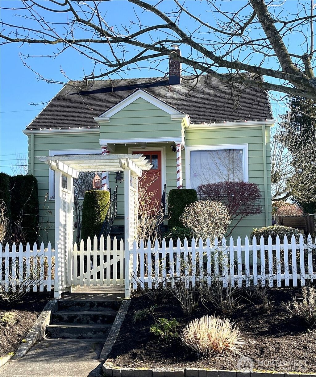 Photo of 1523 Virginia Avenue, Everett, WA 98201 (MLS # 2477904)