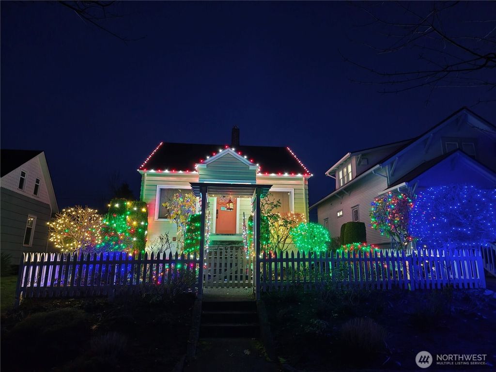 Photo of 1523 Virginia Avenue, Everett, WA 98201 (MLS # 2477904)