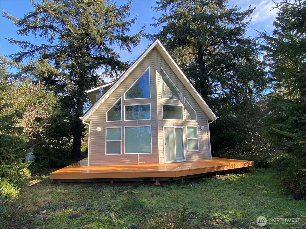 Photo of 169 Octopus Avenue NE, Ocean Shores, WA 98569 (MLS # 2486084)