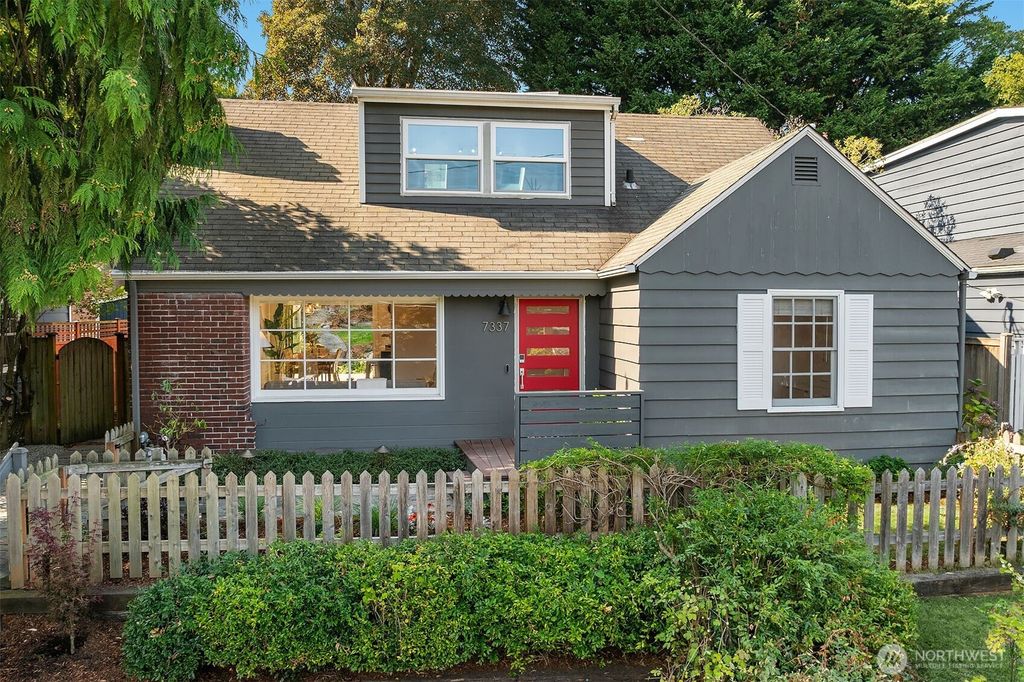 Photo of 7337 20th Avenue NE, Seattle, WA 98115 (MLS # 2416364)