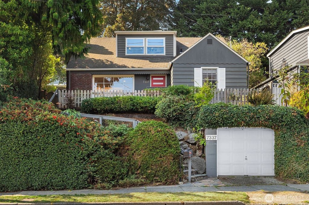 Photo of 7337 20th Avenue NE, Seattle, WA 98115 (MLS # 2416364)