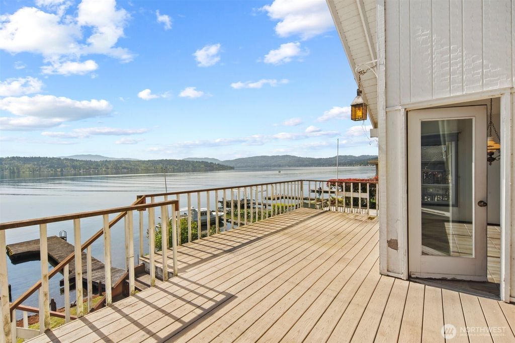 Photo of 1308 W Lake Sammamish Parkway NE, Bellevue, WA 98008 (MLS # 2367790)