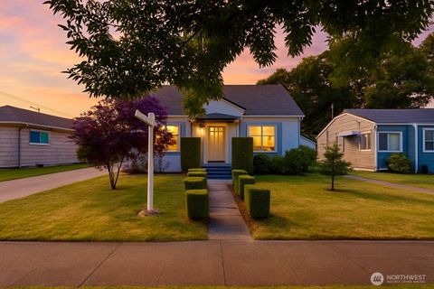 Photo of 421 24th Avenue, Longview, WA 98632 (MLS # 2398073) Photo of 421 24th Avenue, Longview, WA 98632 (MLS # 2398073)