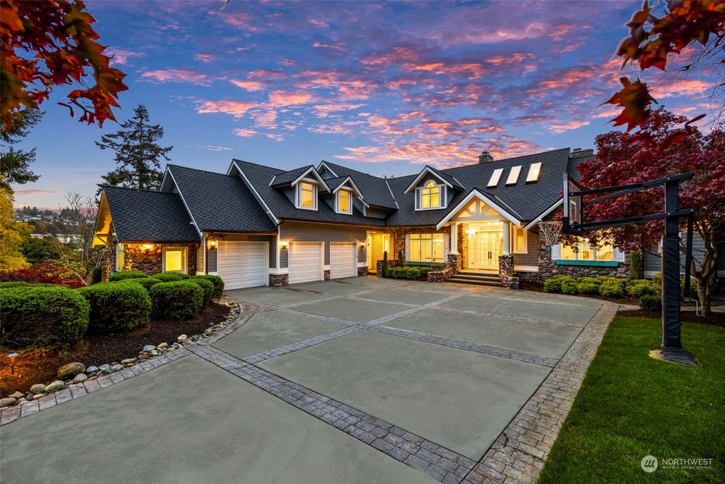 Photo of 909 S 278th Place, Des Moines, WA 98198 (MLS # 2306641)
