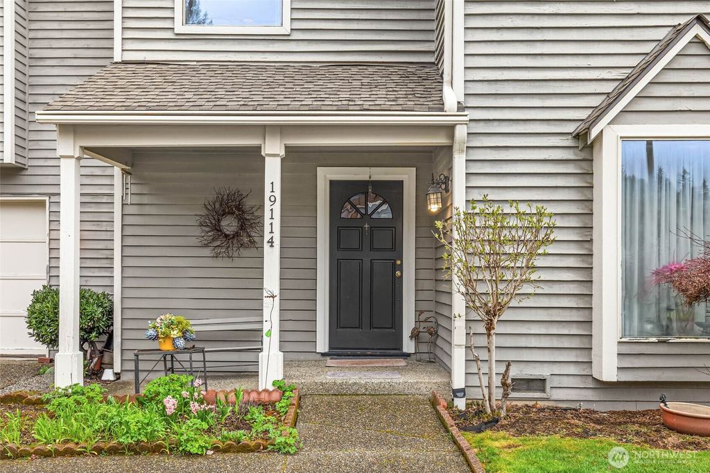 Photo of 19114 SE 47th Place, Issaquah, WA 98027 (MLS # 2348789)