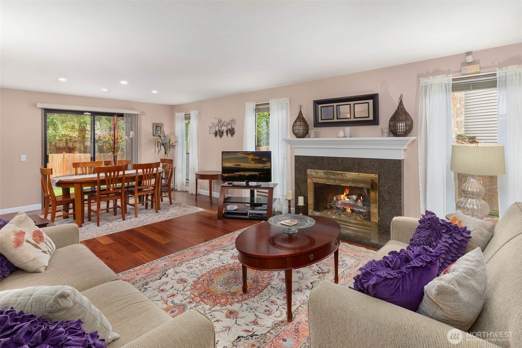 Photo of 19114 SE 47th Place, Issaquah, WA 98027 (MLS # 2348789)
