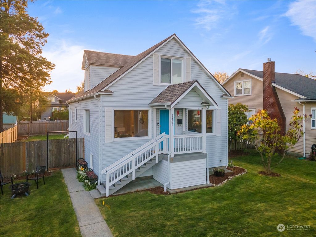 Photo of 2322 Pine Street, Everett, WA 98201 (MLS # 2223453)