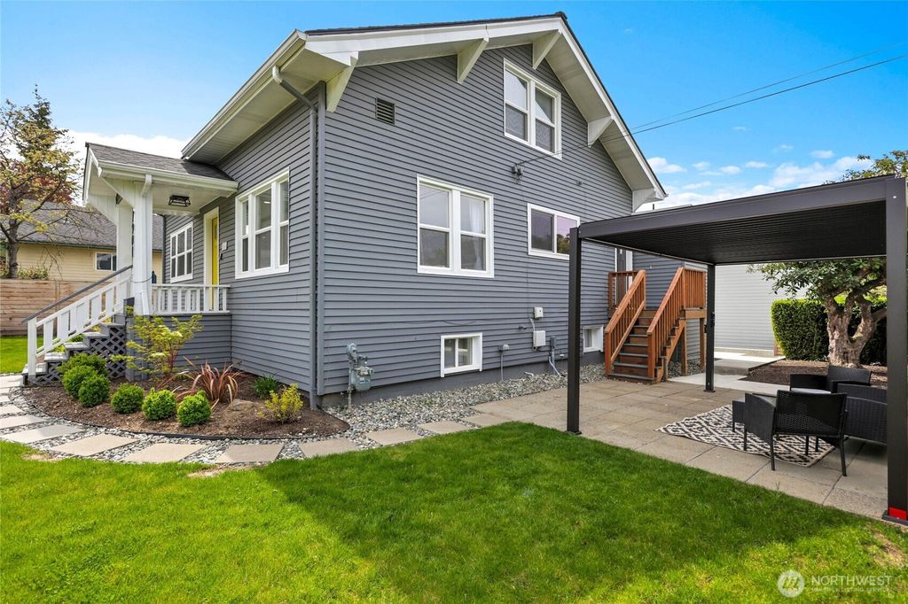 Photo of 7901 16th Avenue SW, Seattle, WA 98106 (MLS # 2510617)