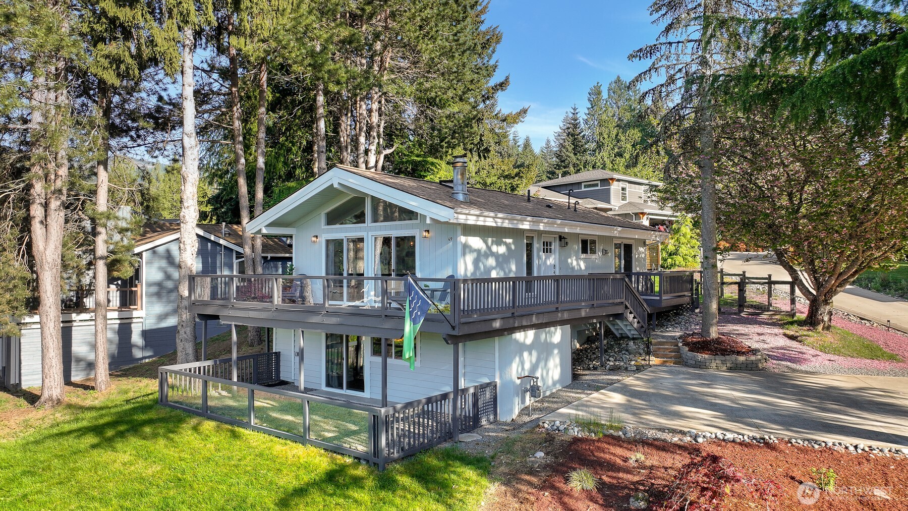 49 N Point Drive